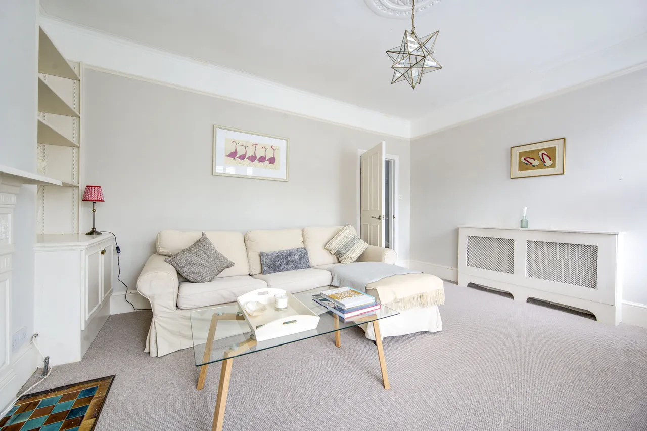 2 bed flat for sale — 10a Firth Gardens, London