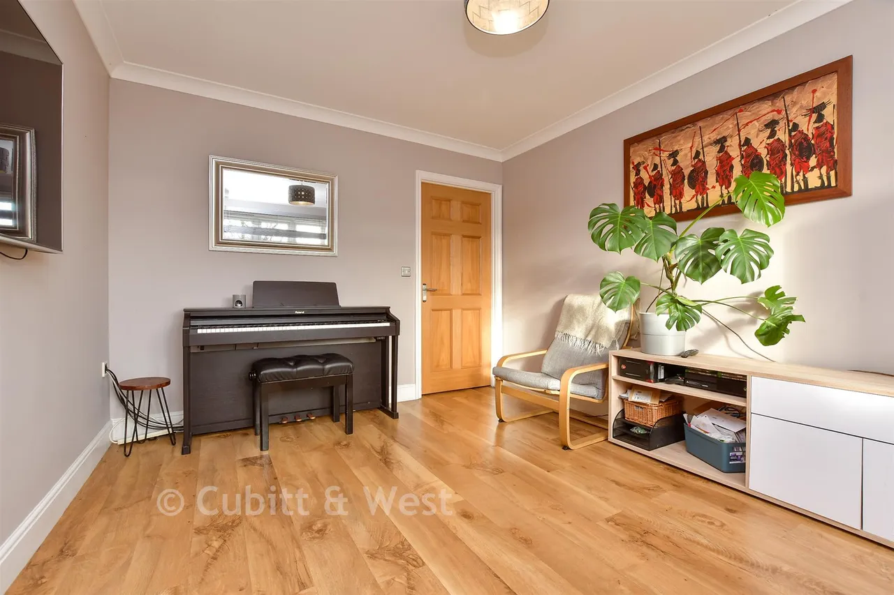 Bankside, Epsom, KT17, photo 18