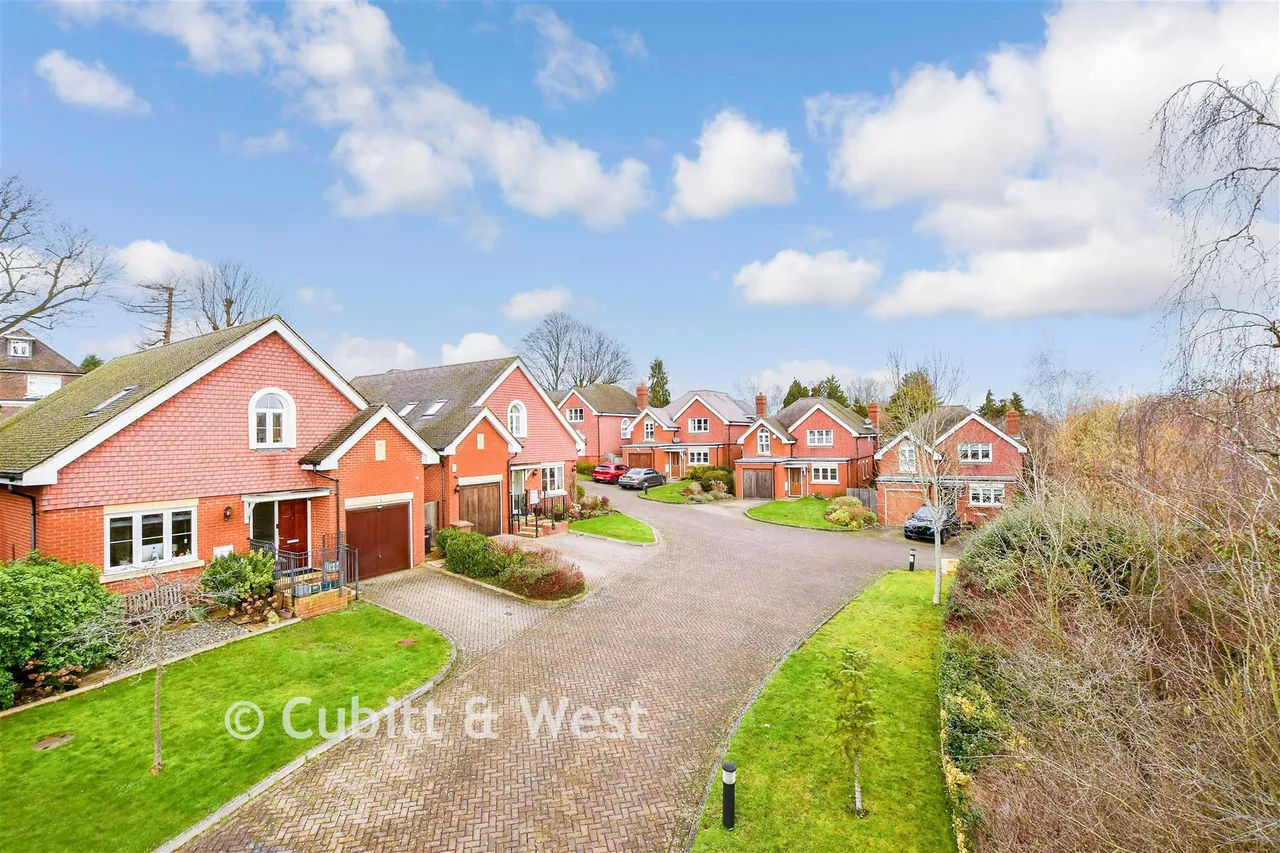 Bankside, Epsom, KT17, photo 2