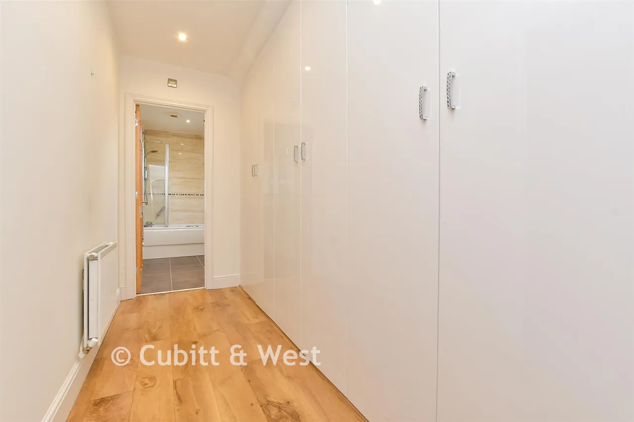 Bankside, Epsom, KT17, photo 12