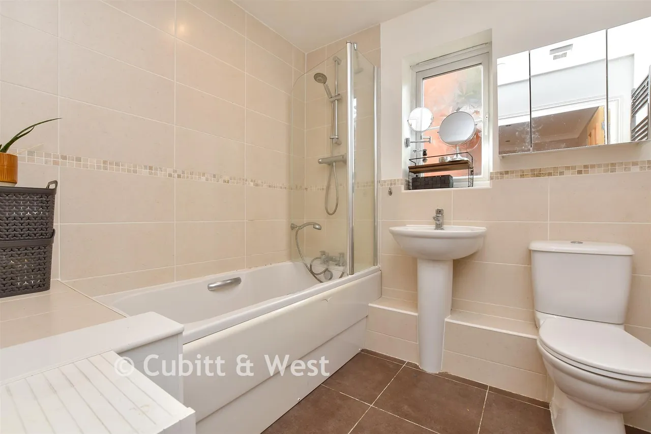 Bankside, Epsom, KT17, photo 17