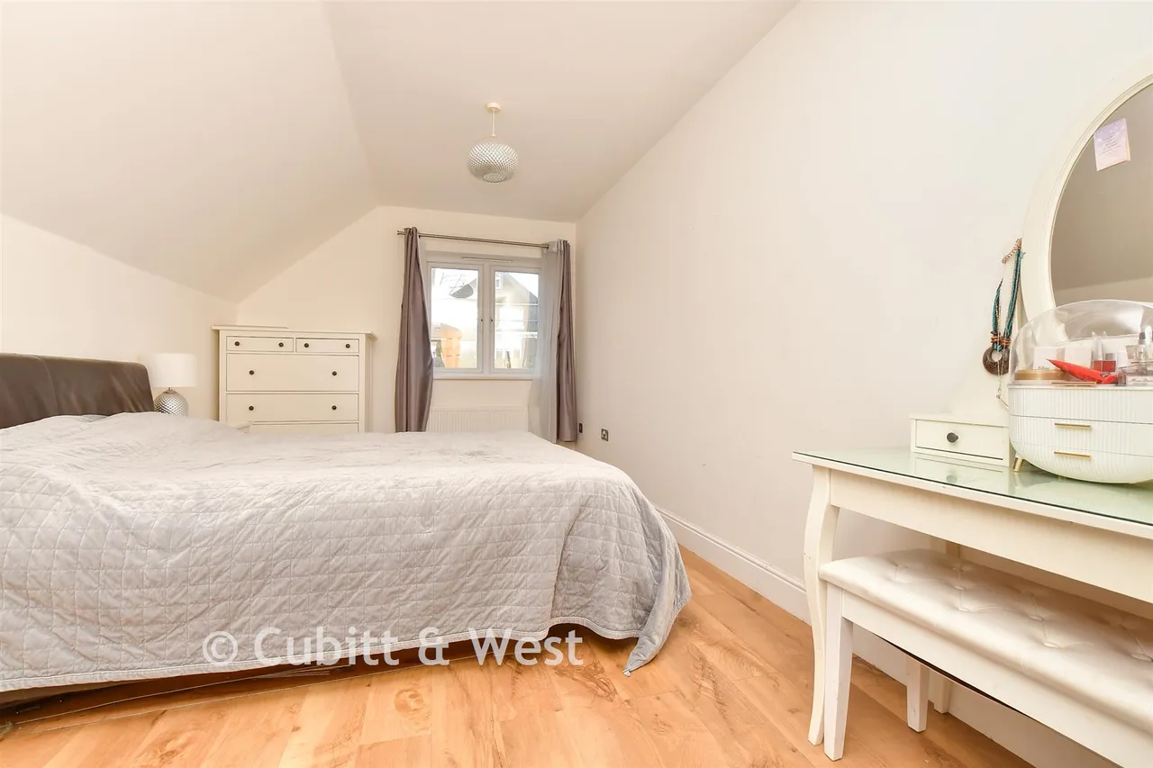 Bankside, Epsom, KT17, photo 10