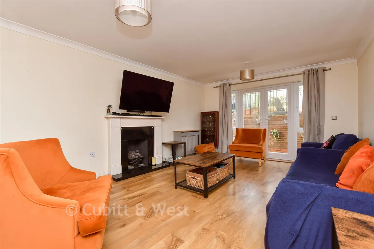 Bankside, Epsom, KT17, photo 5