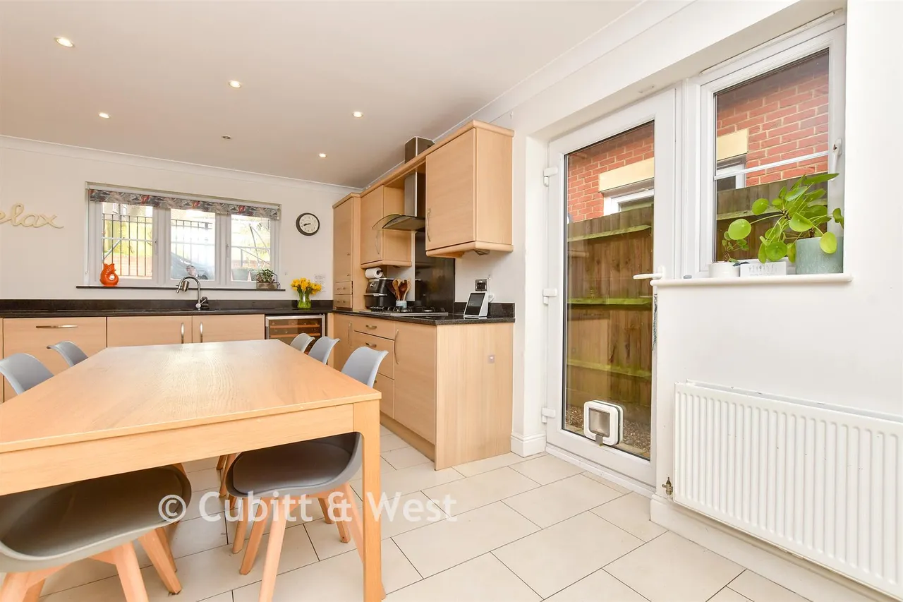Bankside, Epsom, KT17, photo 6