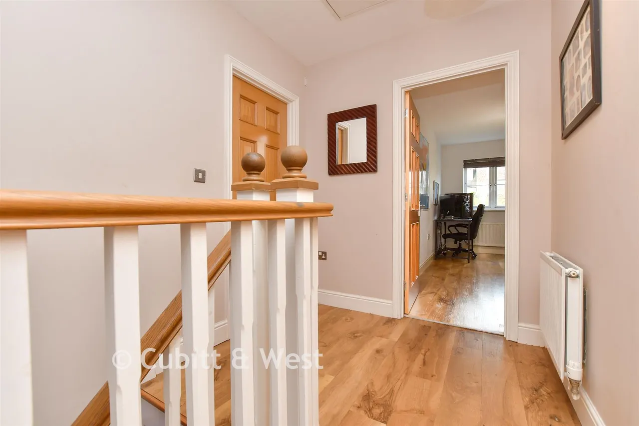 Bankside, Epsom, KT17, photo 9