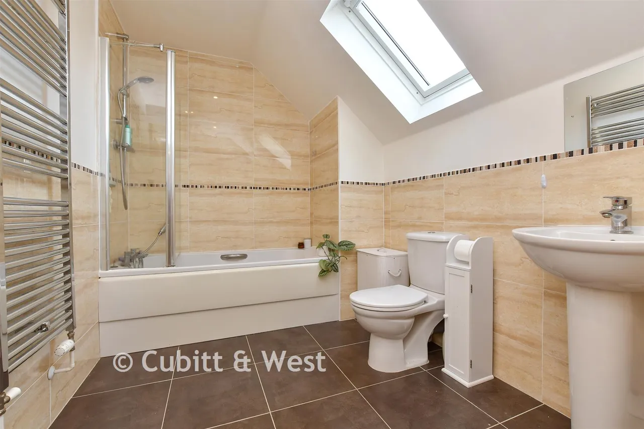 Bankside, Epsom, KT17, photo 13
