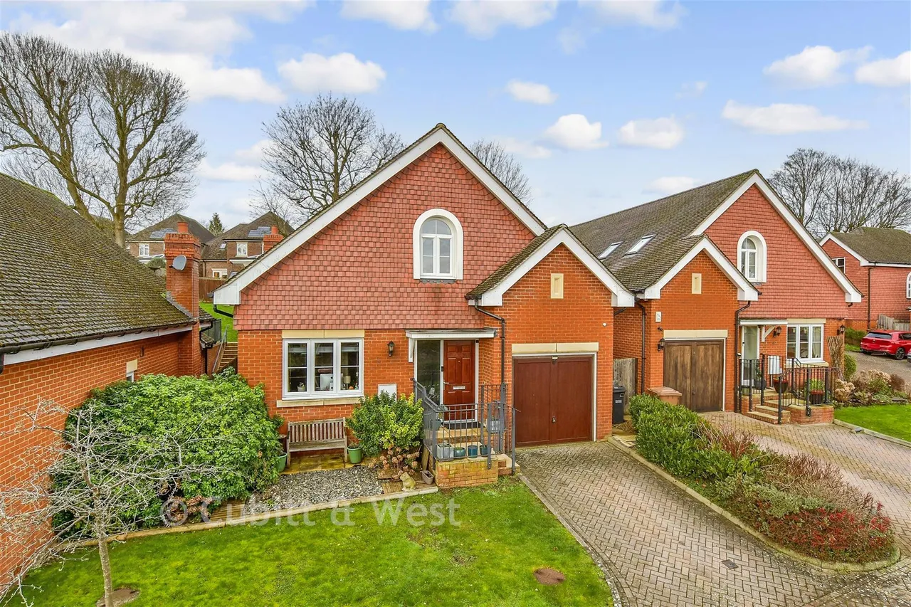 Bankside, Epsom, KT17, photo 20