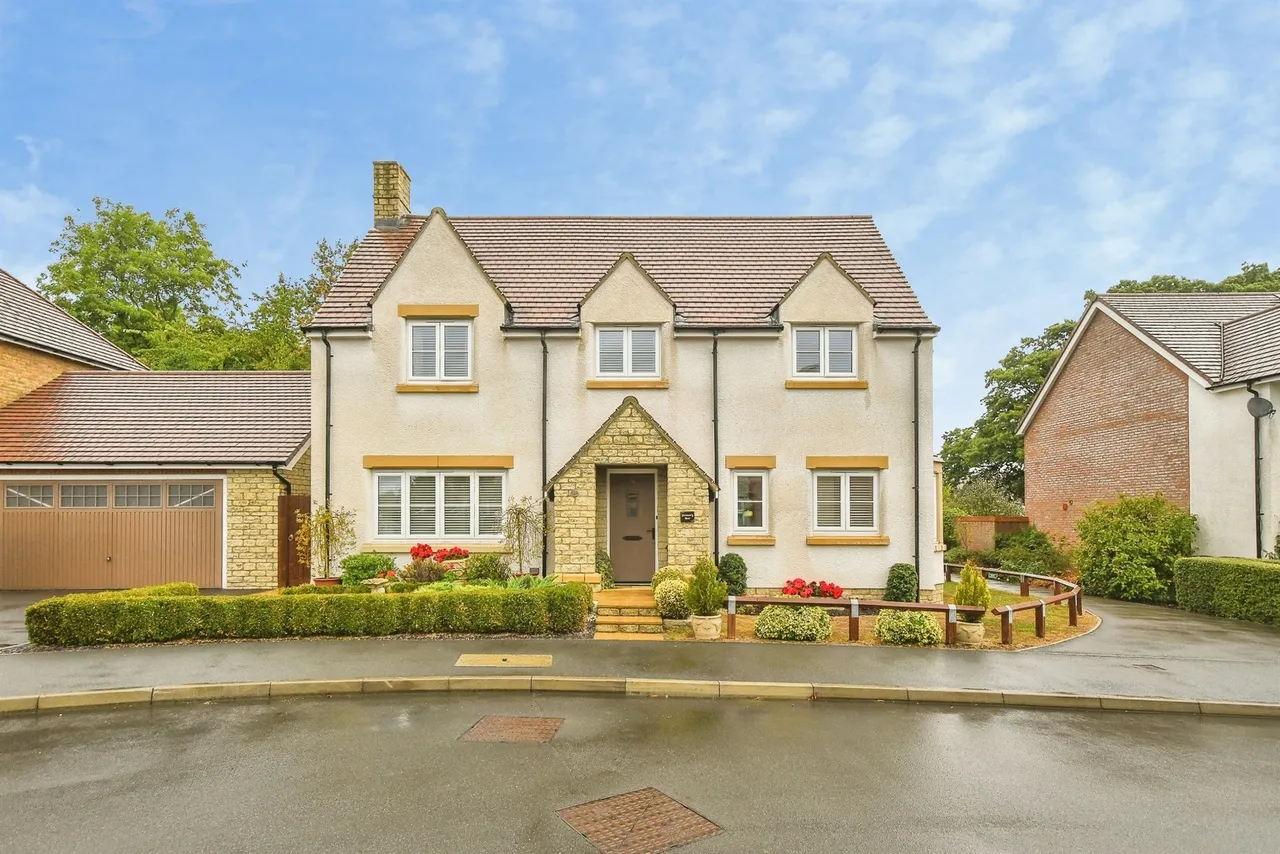 4 bed house for sale — Morgans Road, Calne
