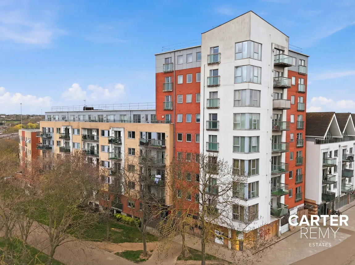 1 bed flat for sale — Station Lane, Basildon, SS13 3FB