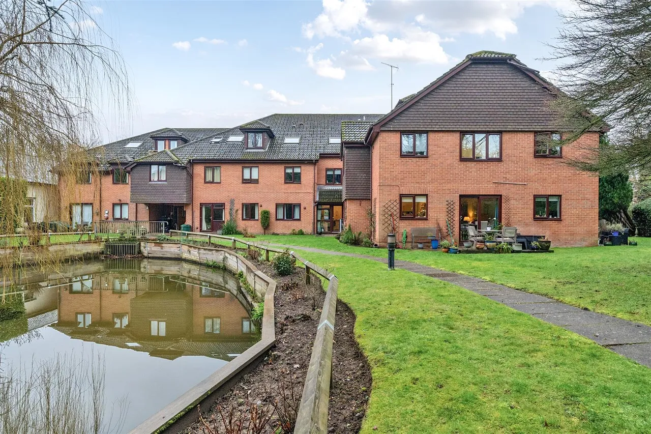 1 bed flat for sale, Reading Road, Wokingham, RG41