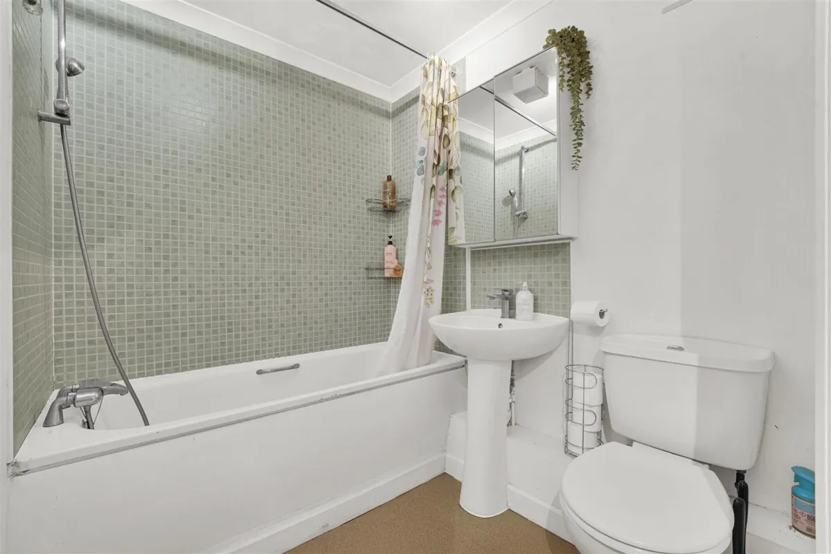 Glandford Way, Chadwell Heath, RM6, photo 6