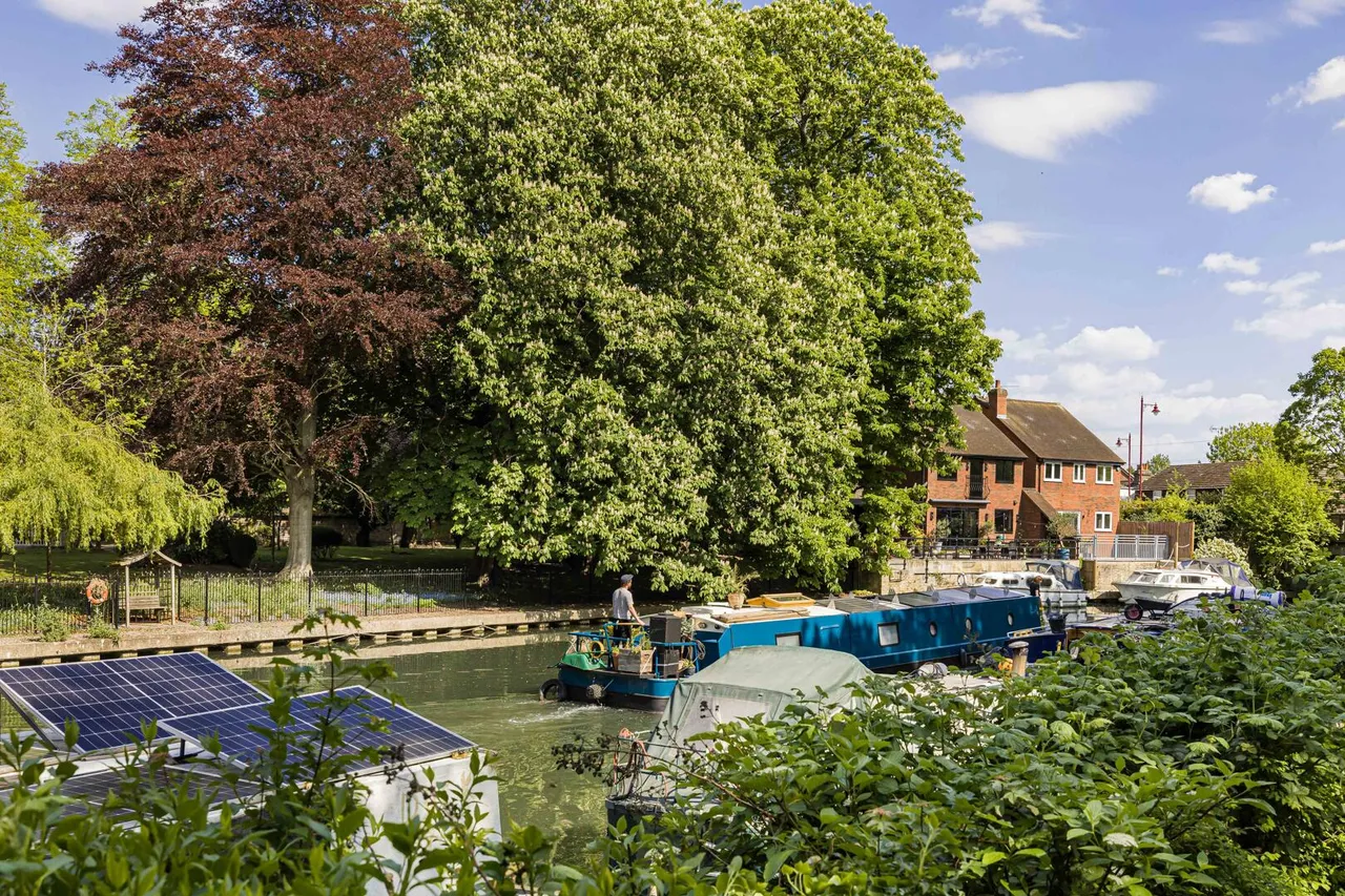 River Meads, Stanstead Abbotts, SG12, photo 13