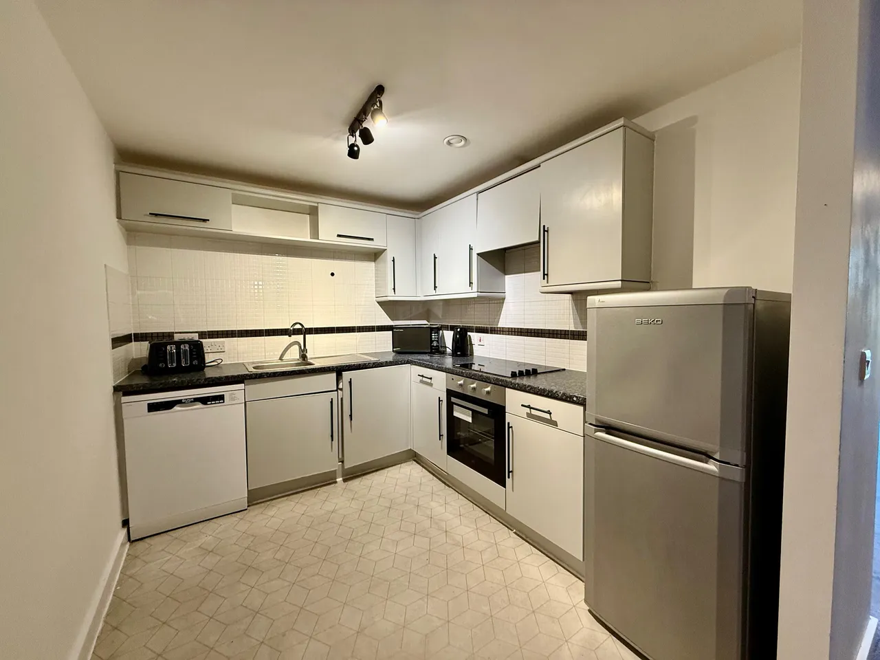 Bishops Corner, Hulme, M15, photo 5