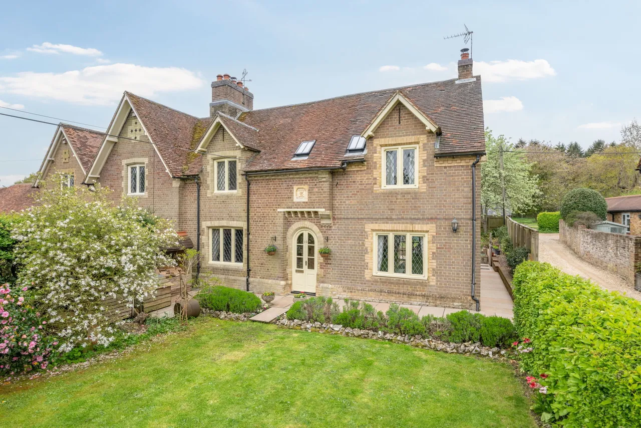 4 bed house for sale, St. Margarets, Great Gaddesden, HP1