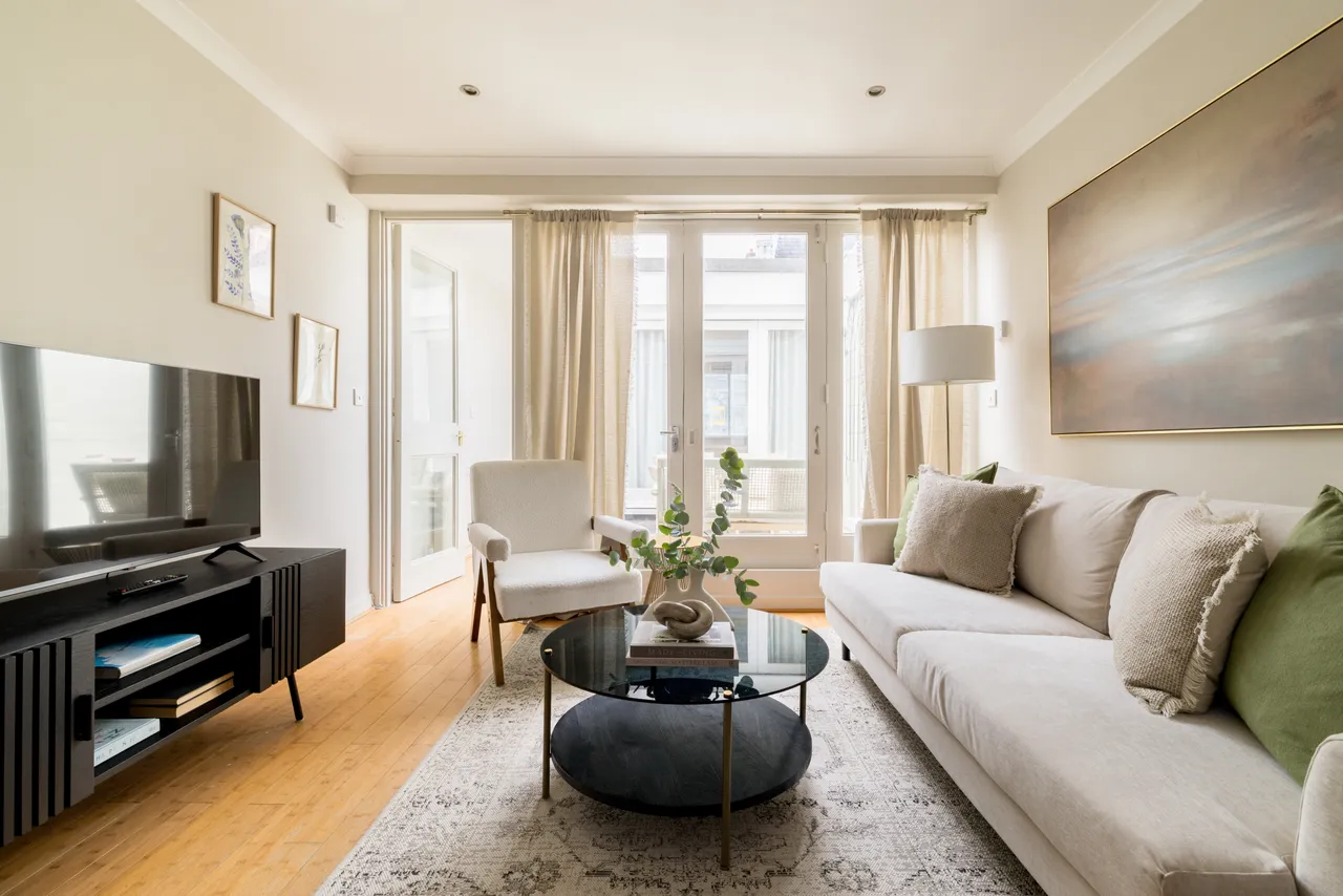 Porchester Square, London, W2, photo 3