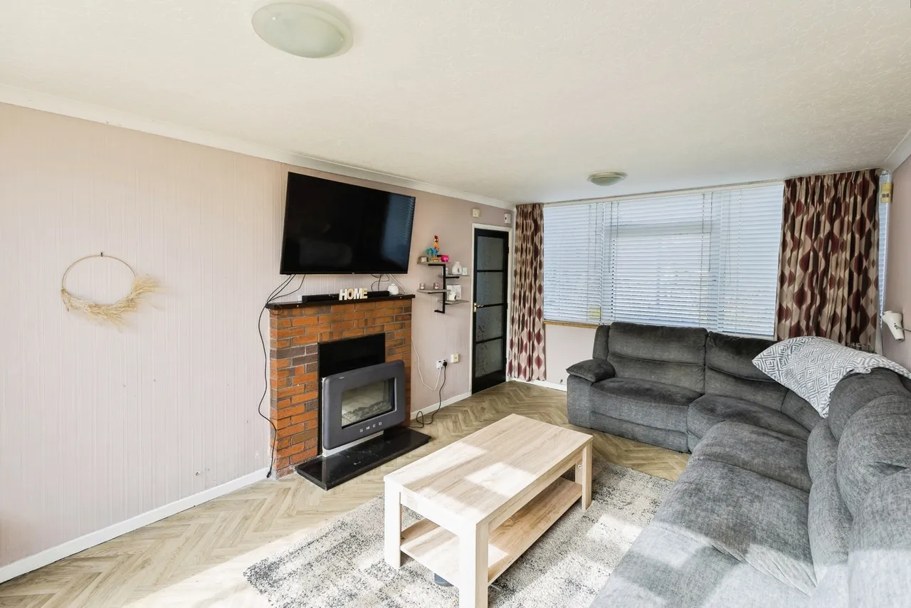 Cwm Close, Mynydd Isa, CH7, photo 5