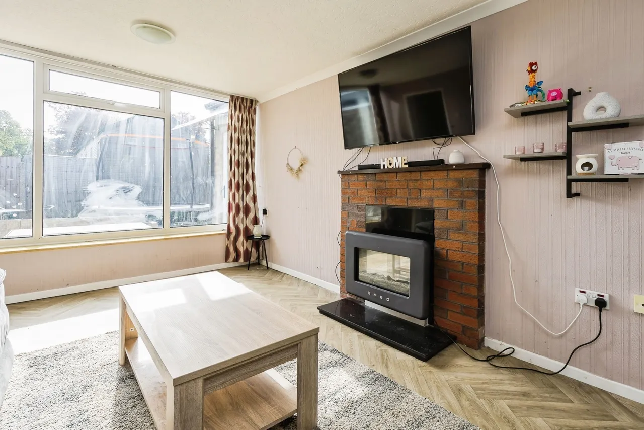 Cwm Close, Mynydd Isa, CH7, photo 7