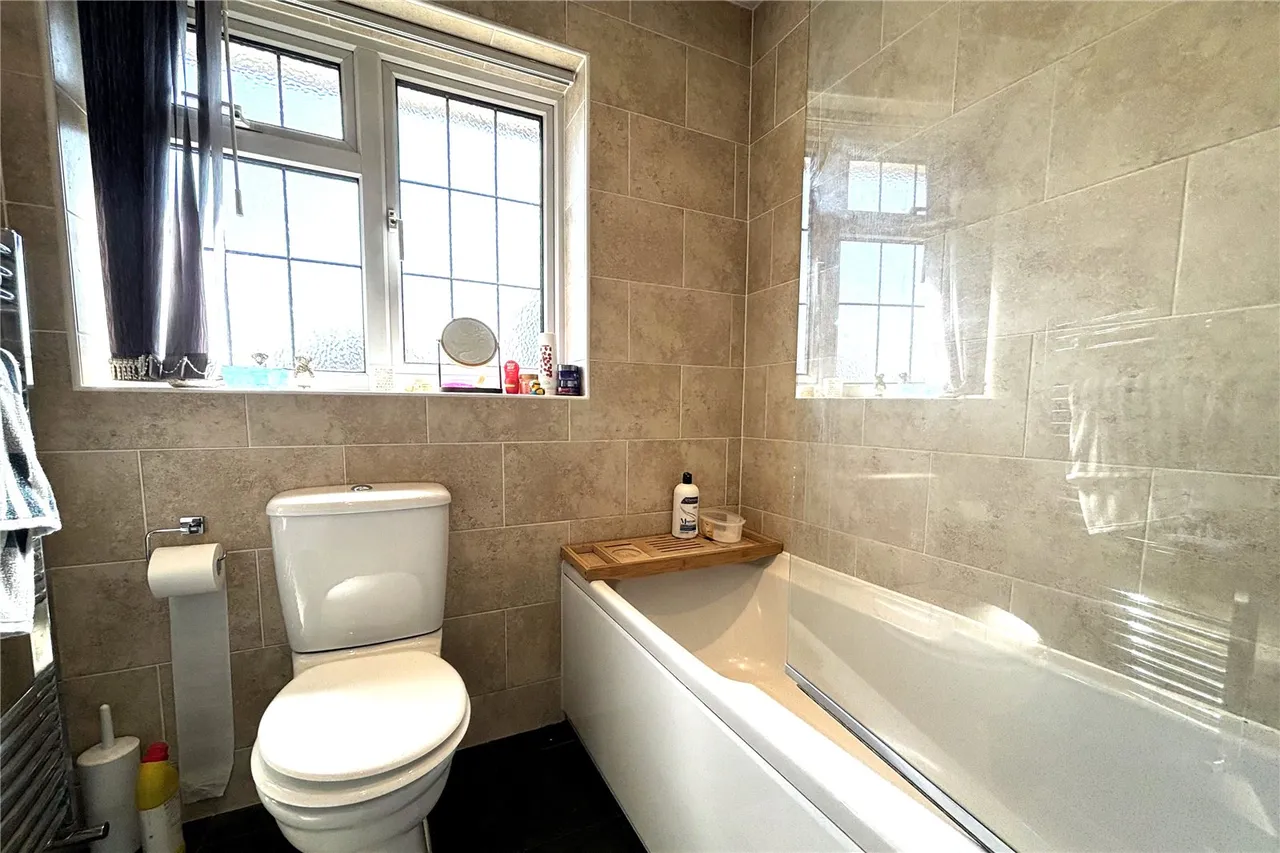 Barnett Lane, Lightwater, Surrey, GU18 5LE, photo 8