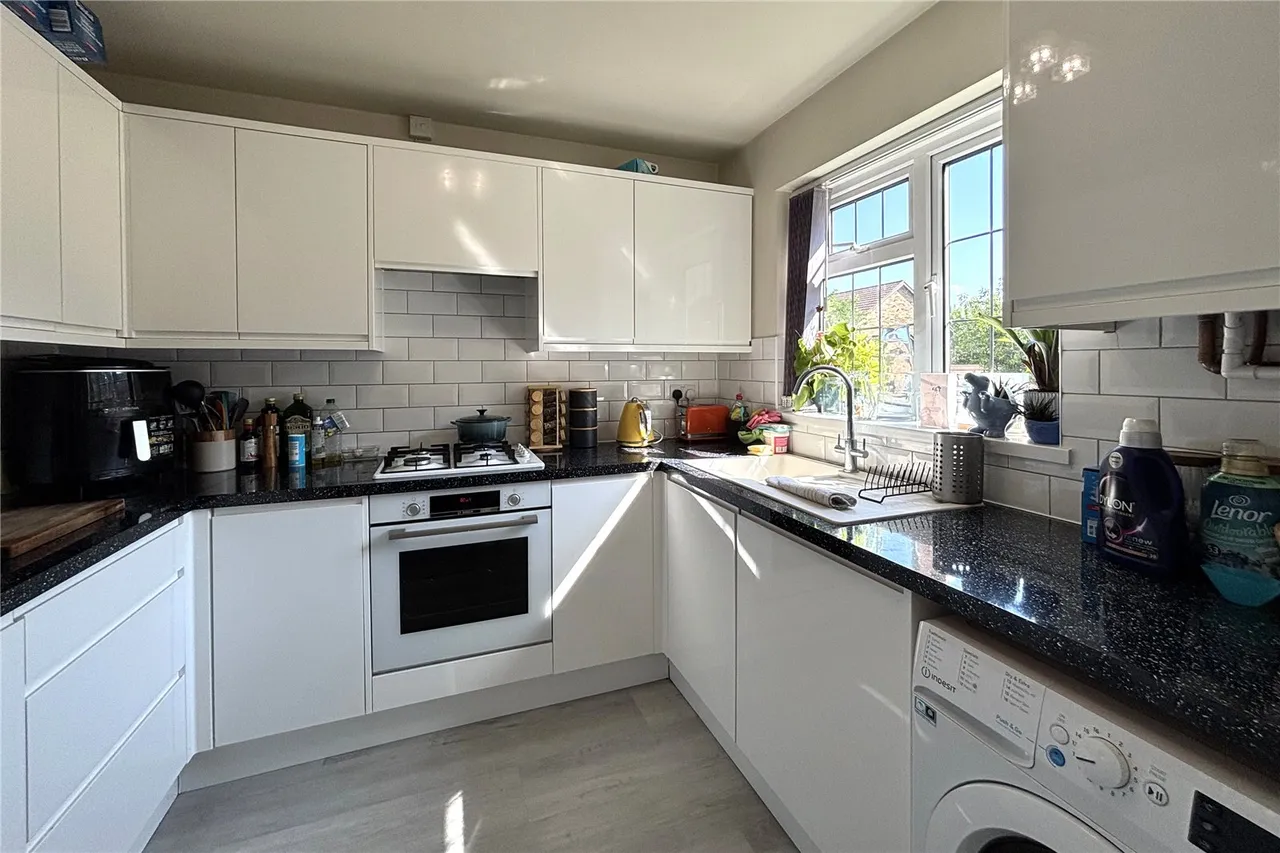 Barnett Lane, Lightwater, Surrey, GU18 5LE, photo 3