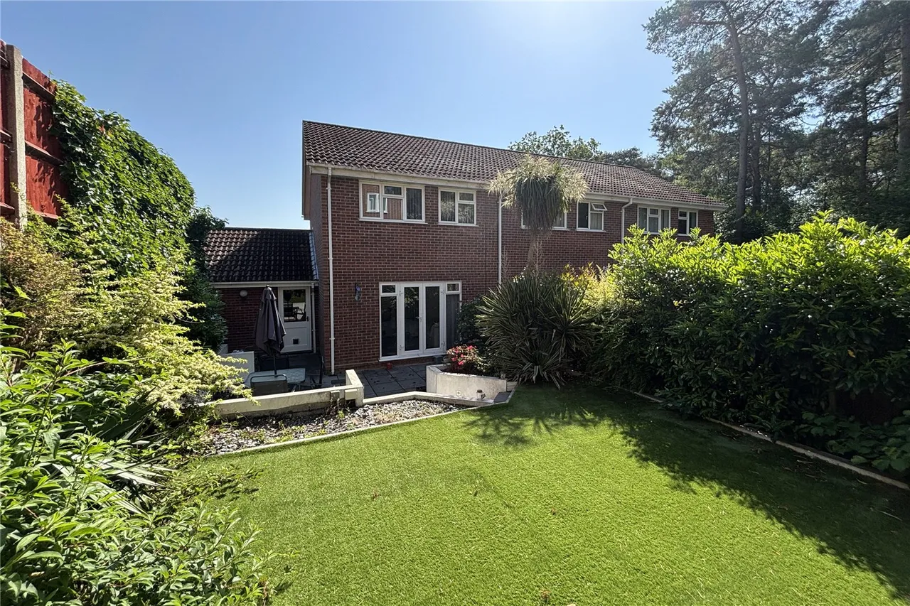 Barnett Lane, Lightwater, Surrey, GU18 5LE, photo 11