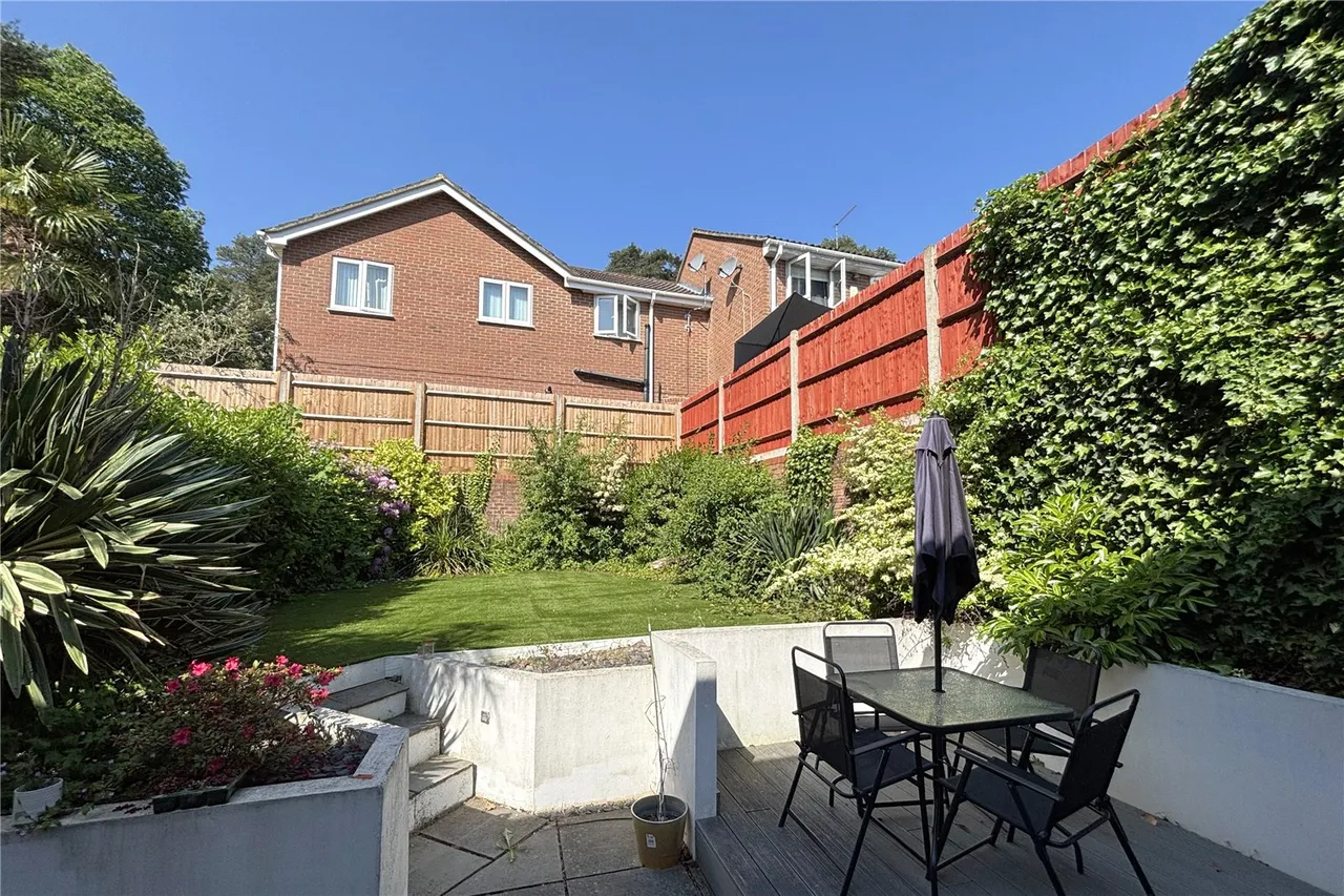 Barnett Lane, Lightwater, Surrey, GU18 5LE, photo 10