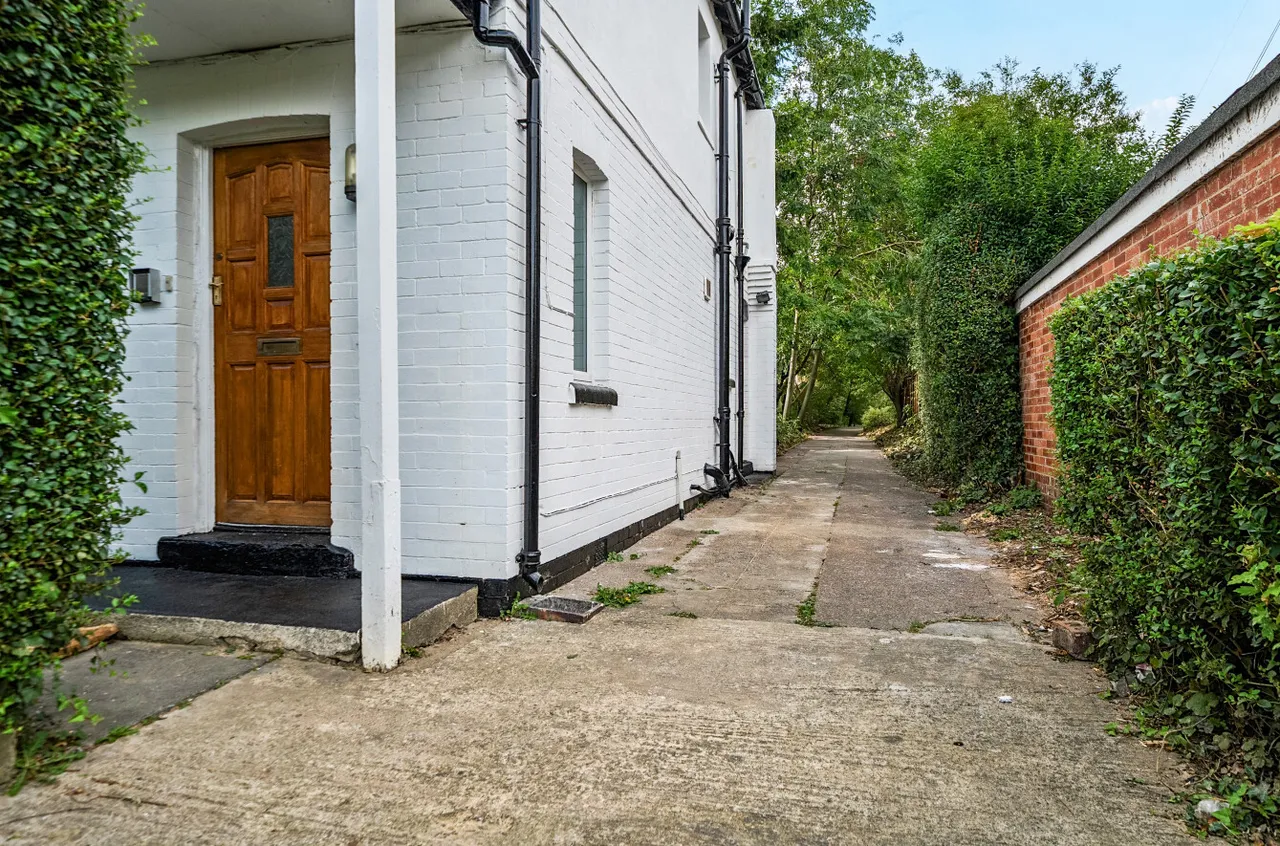 Drummond Avenue, Far Headingley, LS16, photo 36