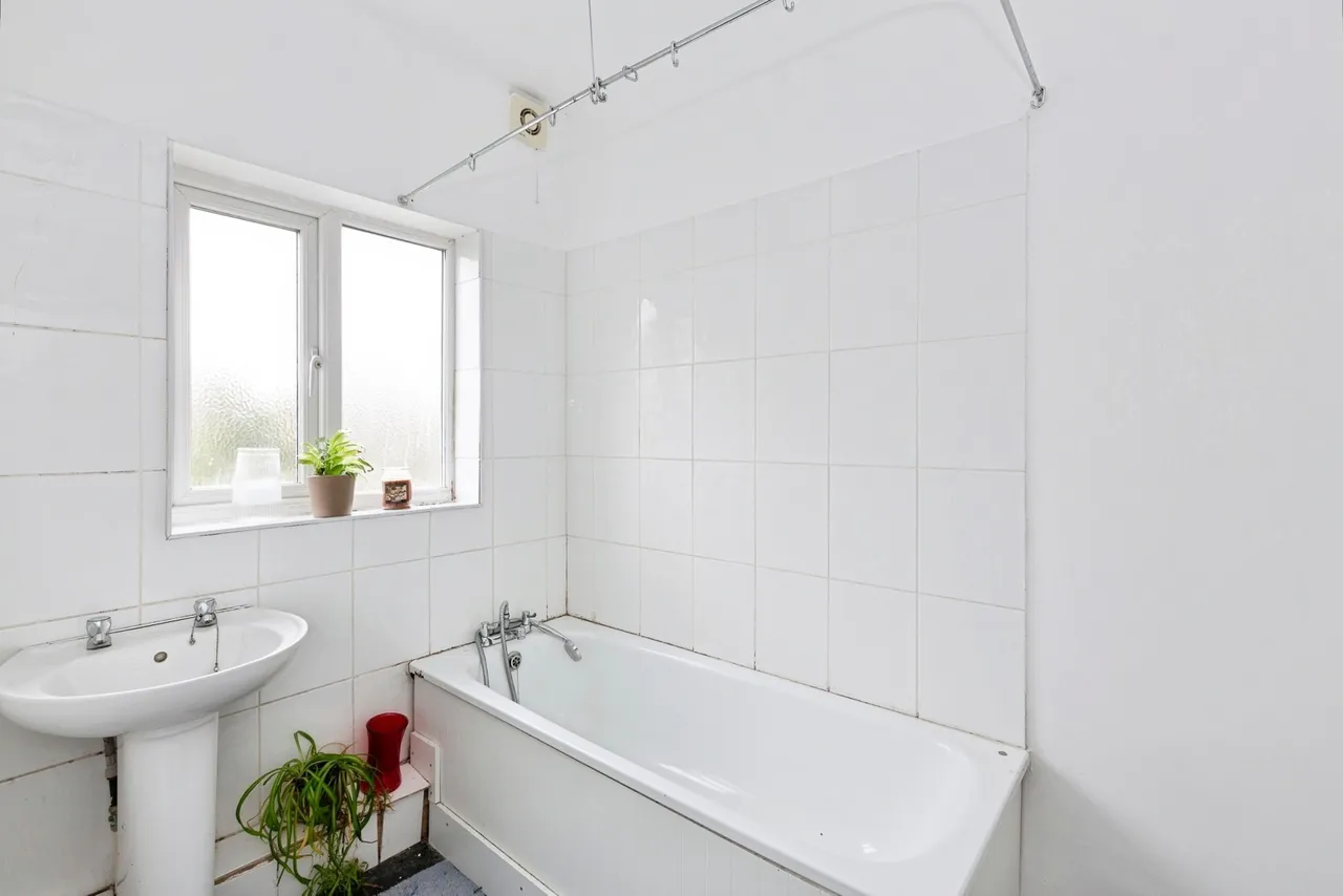 Charter Avenue, Ilford, IG2, photo 14