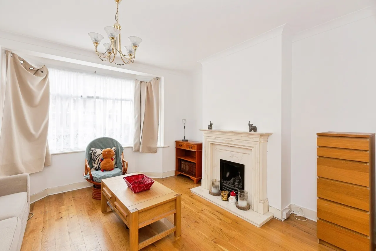 Charter Avenue, Ilford, IG2, photo 6