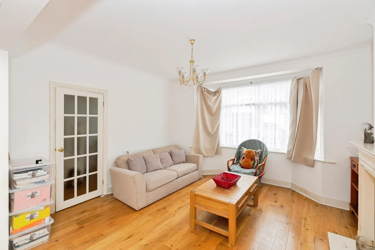 Charter Avenue, Ilford, IG2, photo 8