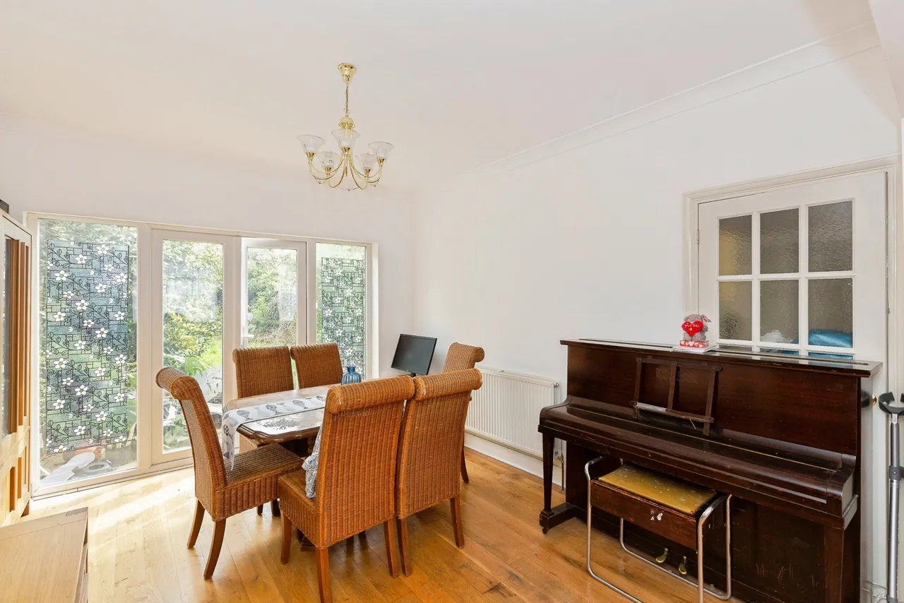 Charter Avenue, Ilford, IG2, photo 5