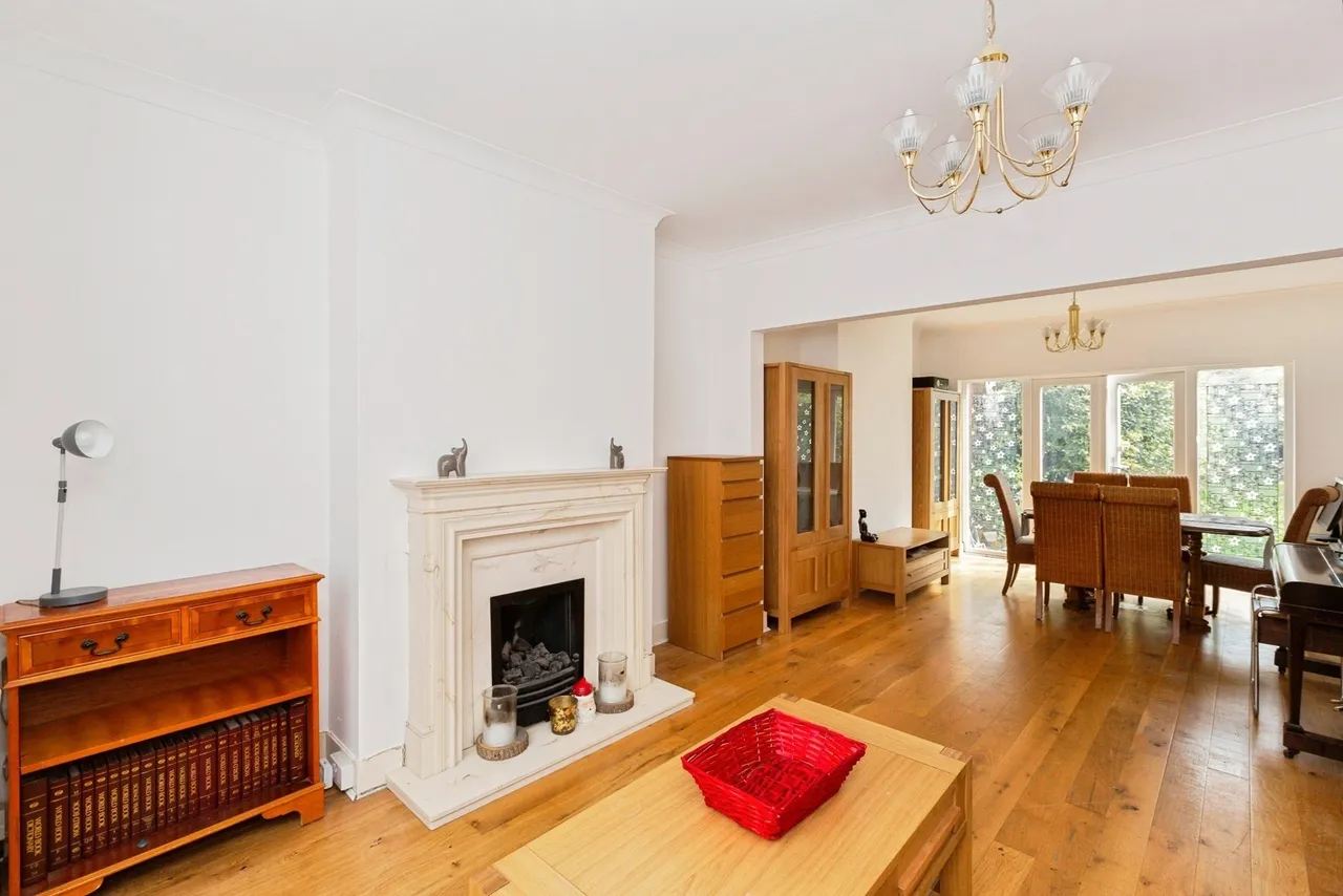 Charter Avenue, Ilford, IG2, photo 3