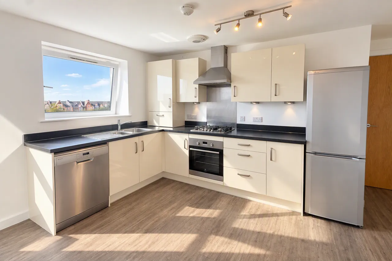 2 bed flat to rent, Hereward Tower, Broadway, PE1
