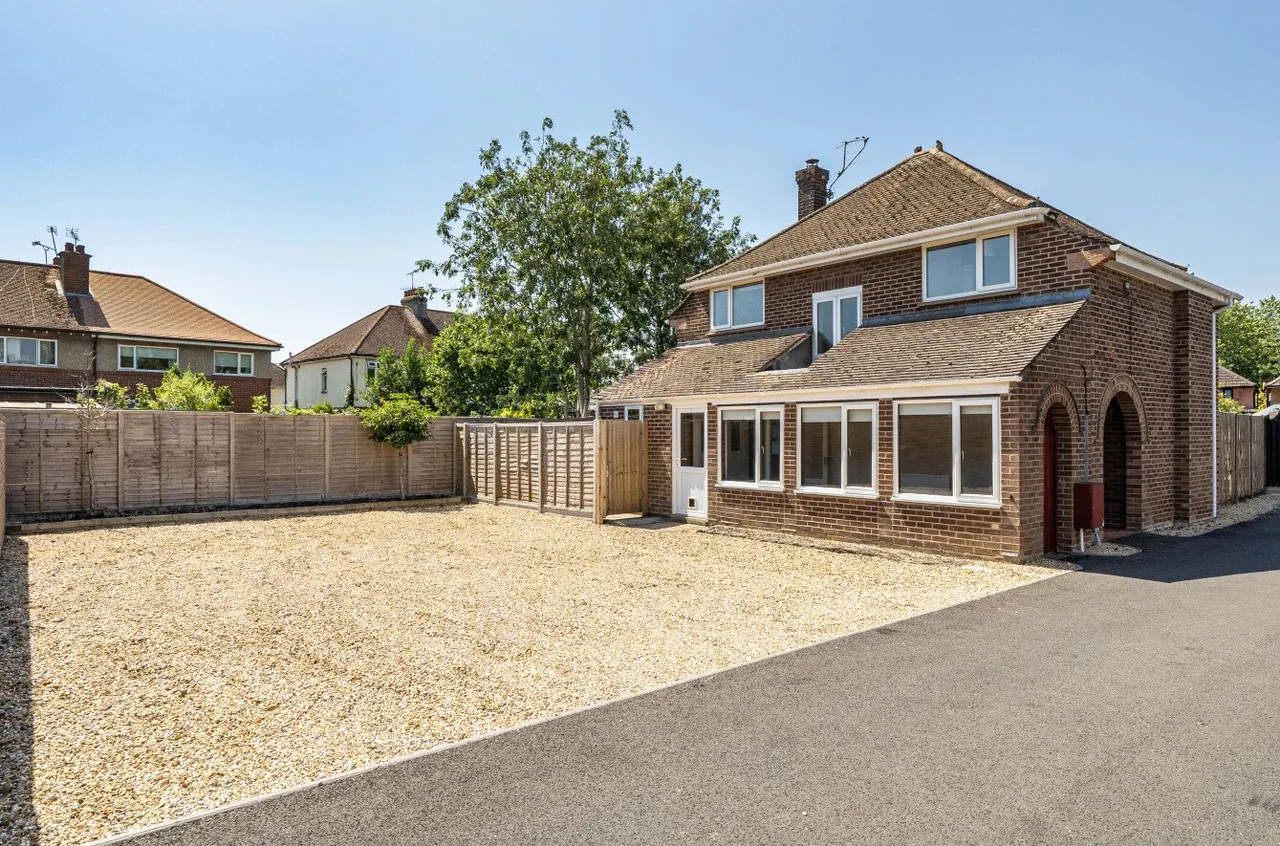 3 bed house for sale, Winchester Road, Romsey, SO51