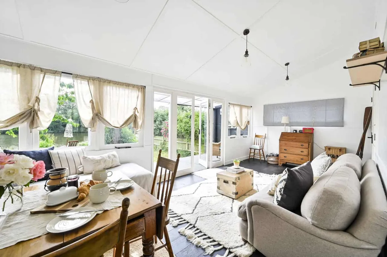 Wheatleys Ait, Lower Sunbury, TW16, photo 2