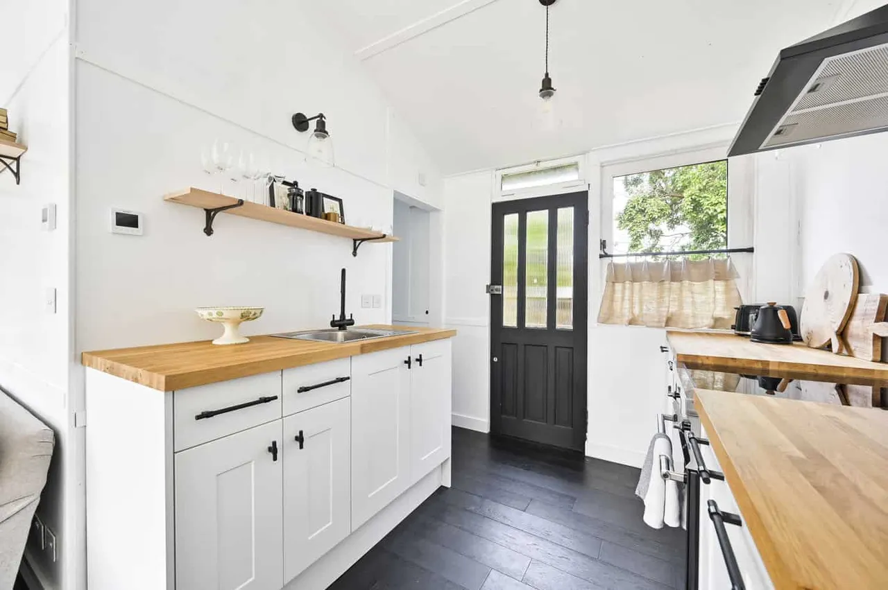 Wheatleys Ait, Lower Sunbury, TW16, photo 8