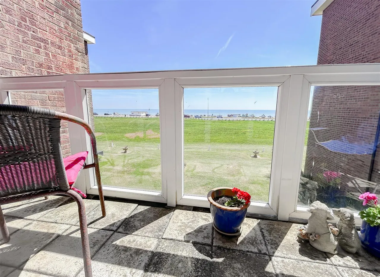 Sutton Place, Bexhill-On-Sea, TN40 1PF, photo 13