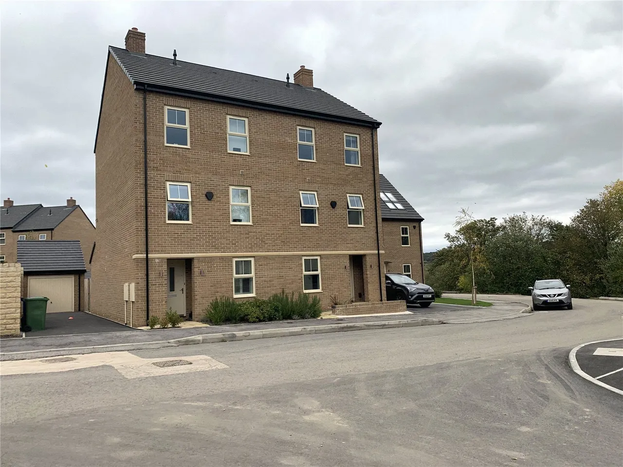 4 bed house for sale — Comley Crescent, Chesterfield, Derbyshire, S41