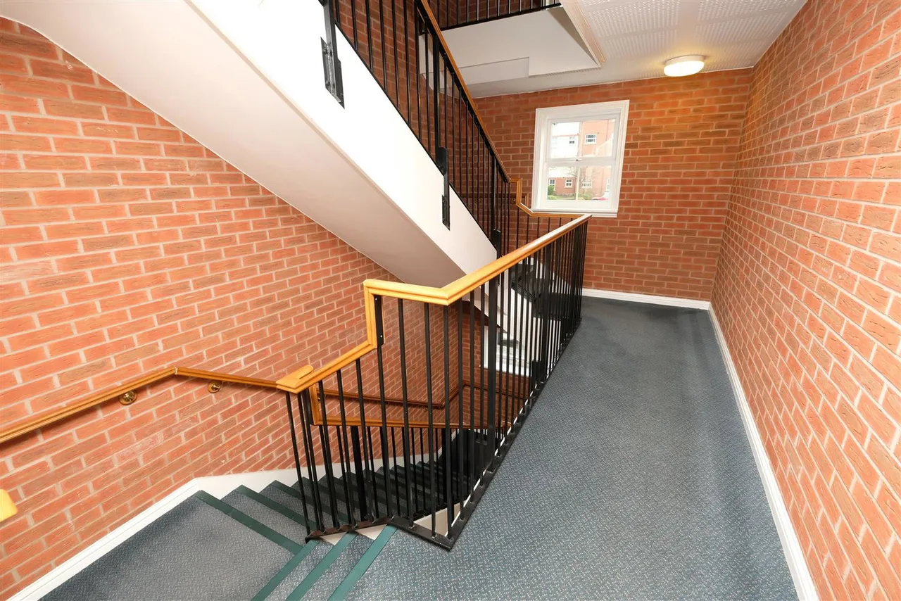Trefoil Gardens, AMBLECOTE, DY8 4DB, photo 12