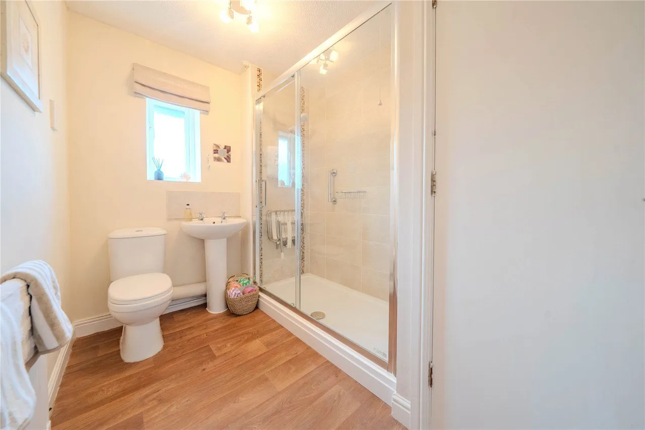 Claremont Gardens, Farsley, LS28, photo 12