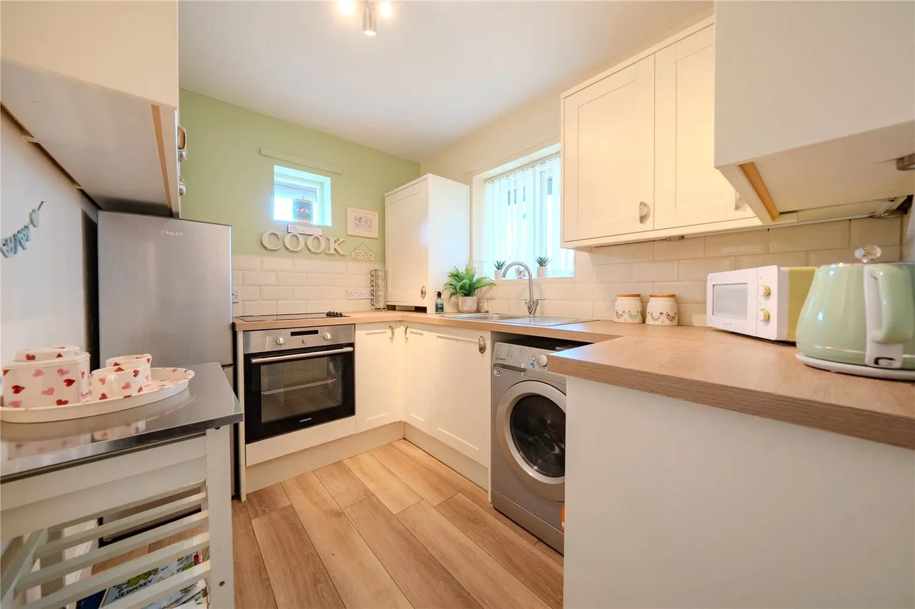 Claremont Gardens, Farsley, LS28, photo 3