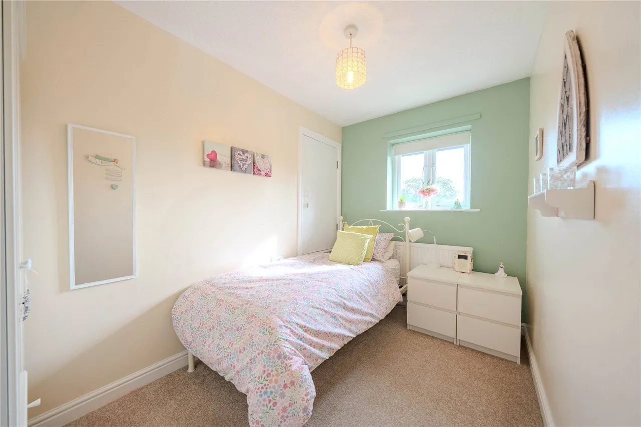 Claremont Gardens, Farsley, LS28, photo 6