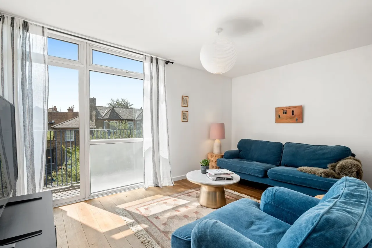 2 bed flat to rent, Tottenham Road, London, N1