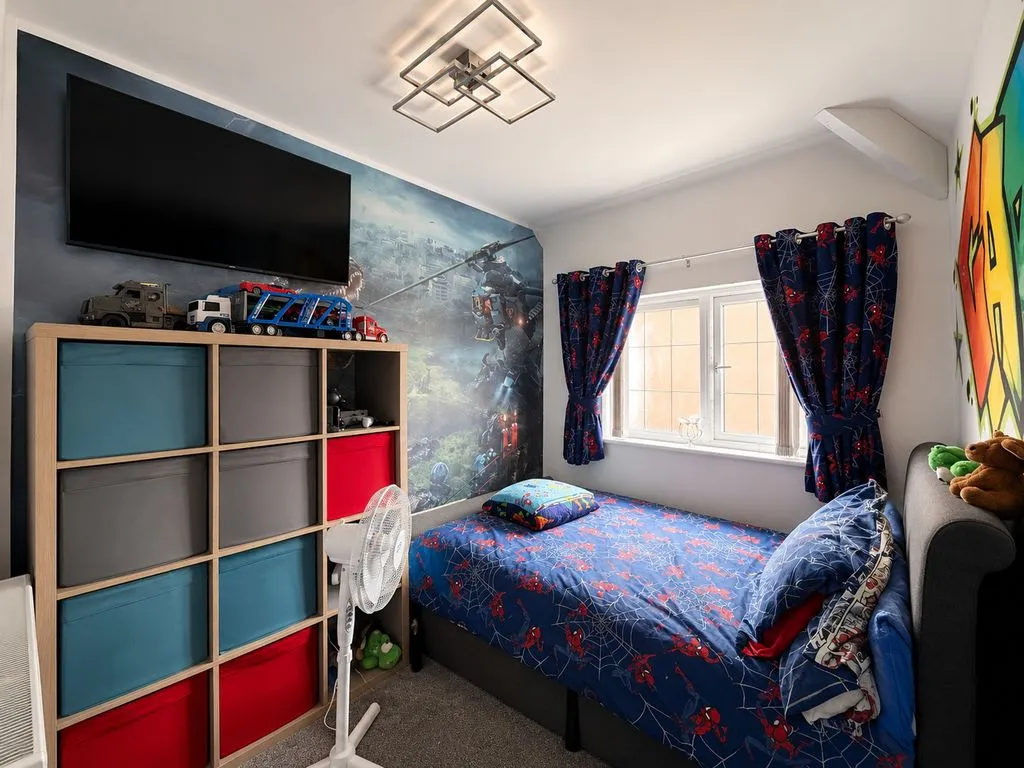 The Avenue, Featherstone, WV10, photo 8