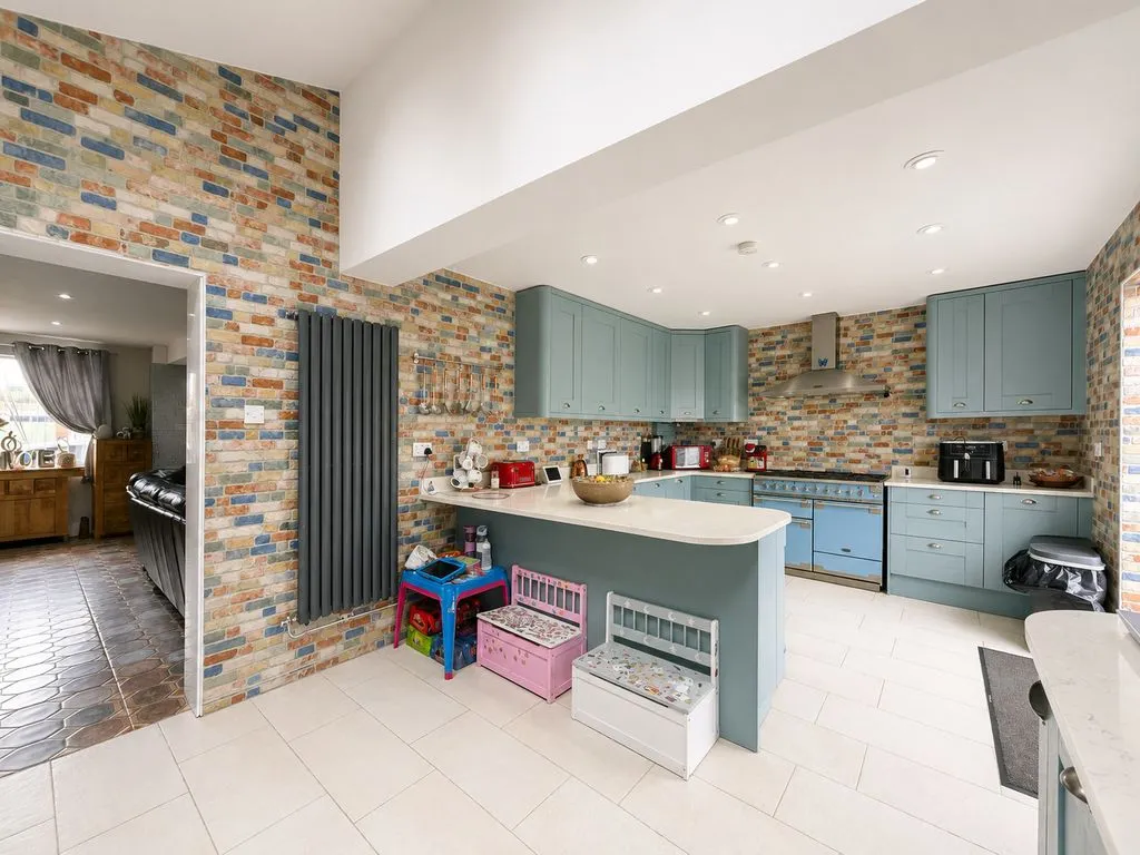 The Avenue, Featherstone, WV10, photo 23
