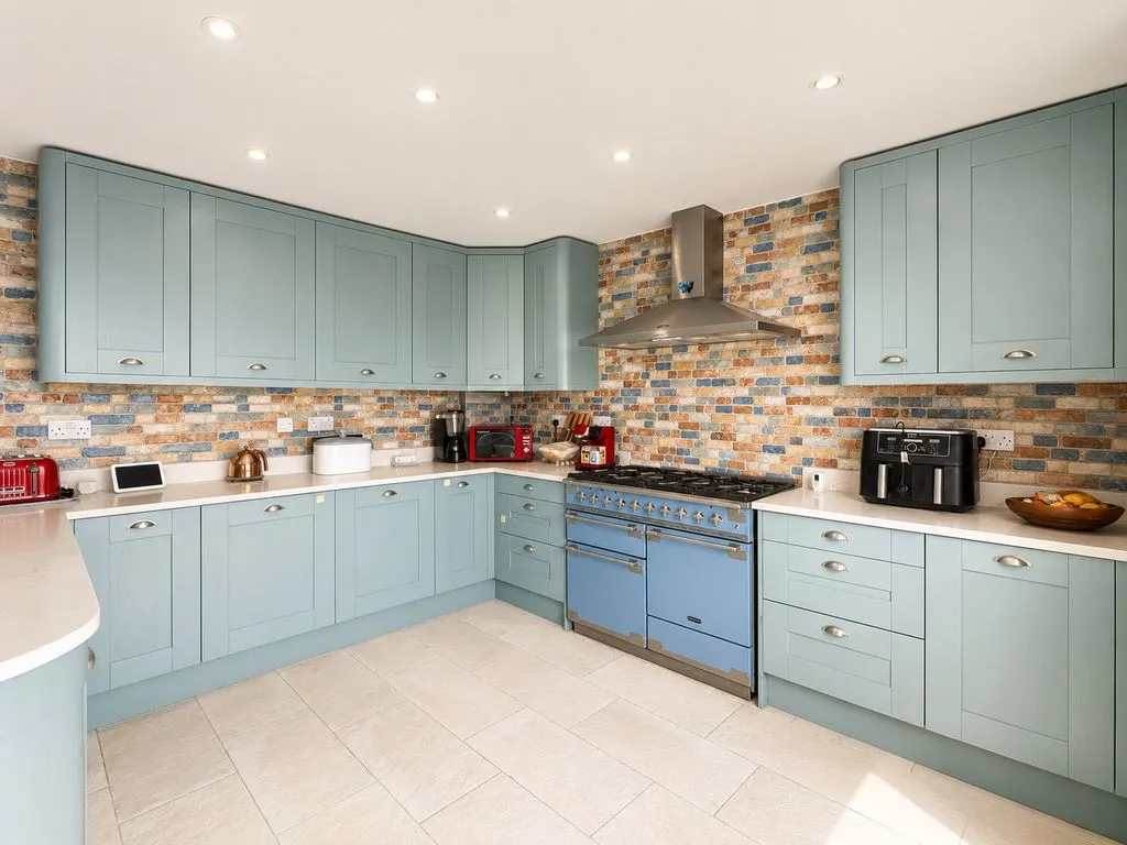 The Avenue, Featherstone, WV10, photo 17