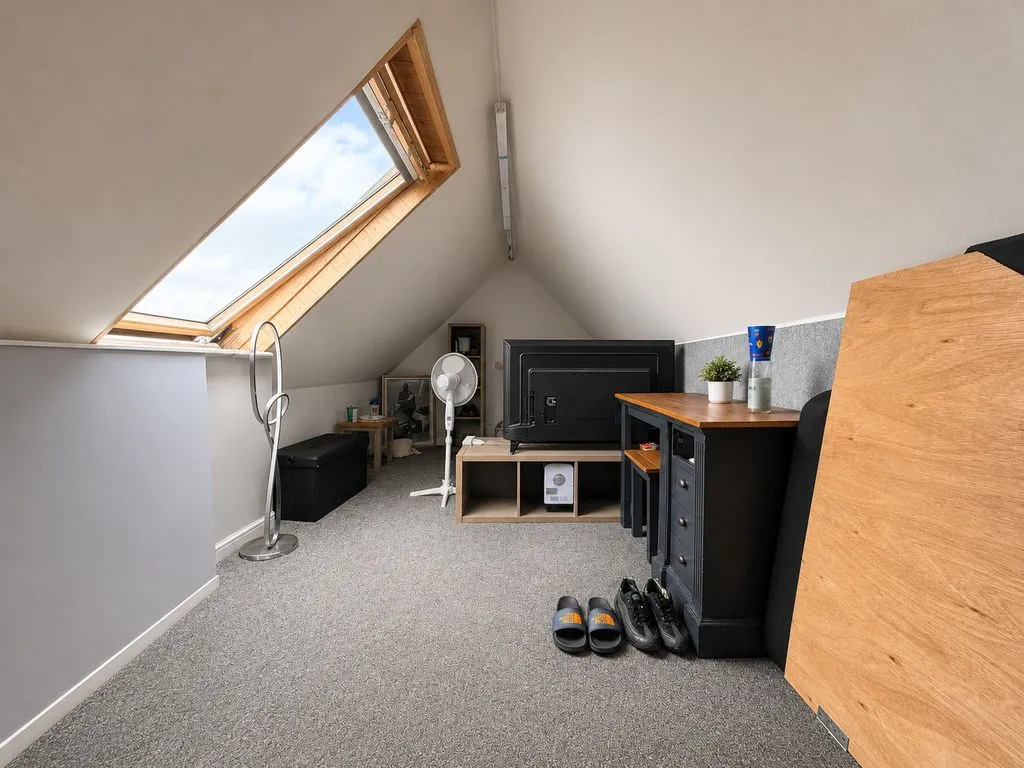 The Avenue, Featherstone, WV10, photo 24