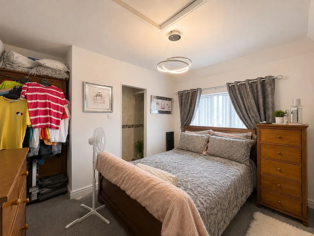 The Avenue, Featherstone, WV10, photo 6