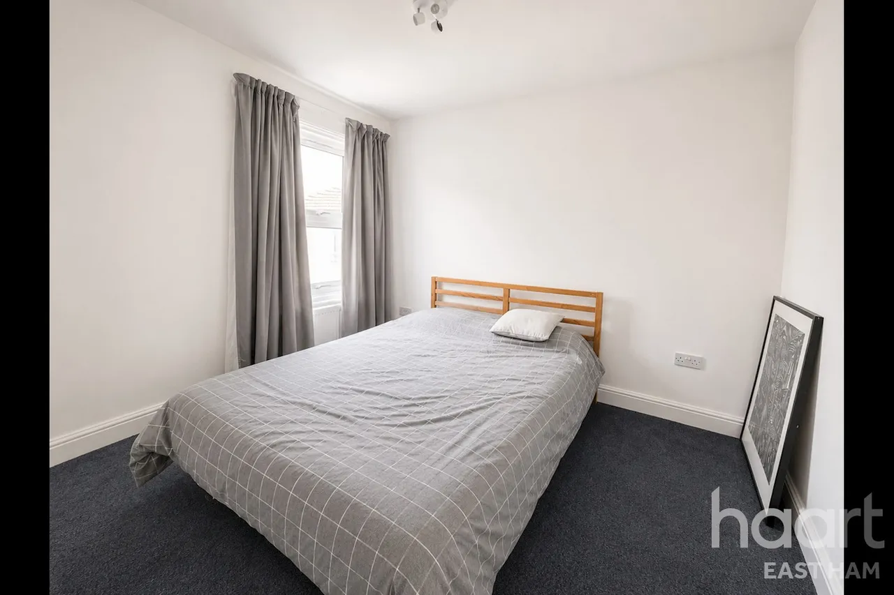 Benson Avenue, E6, photo 11