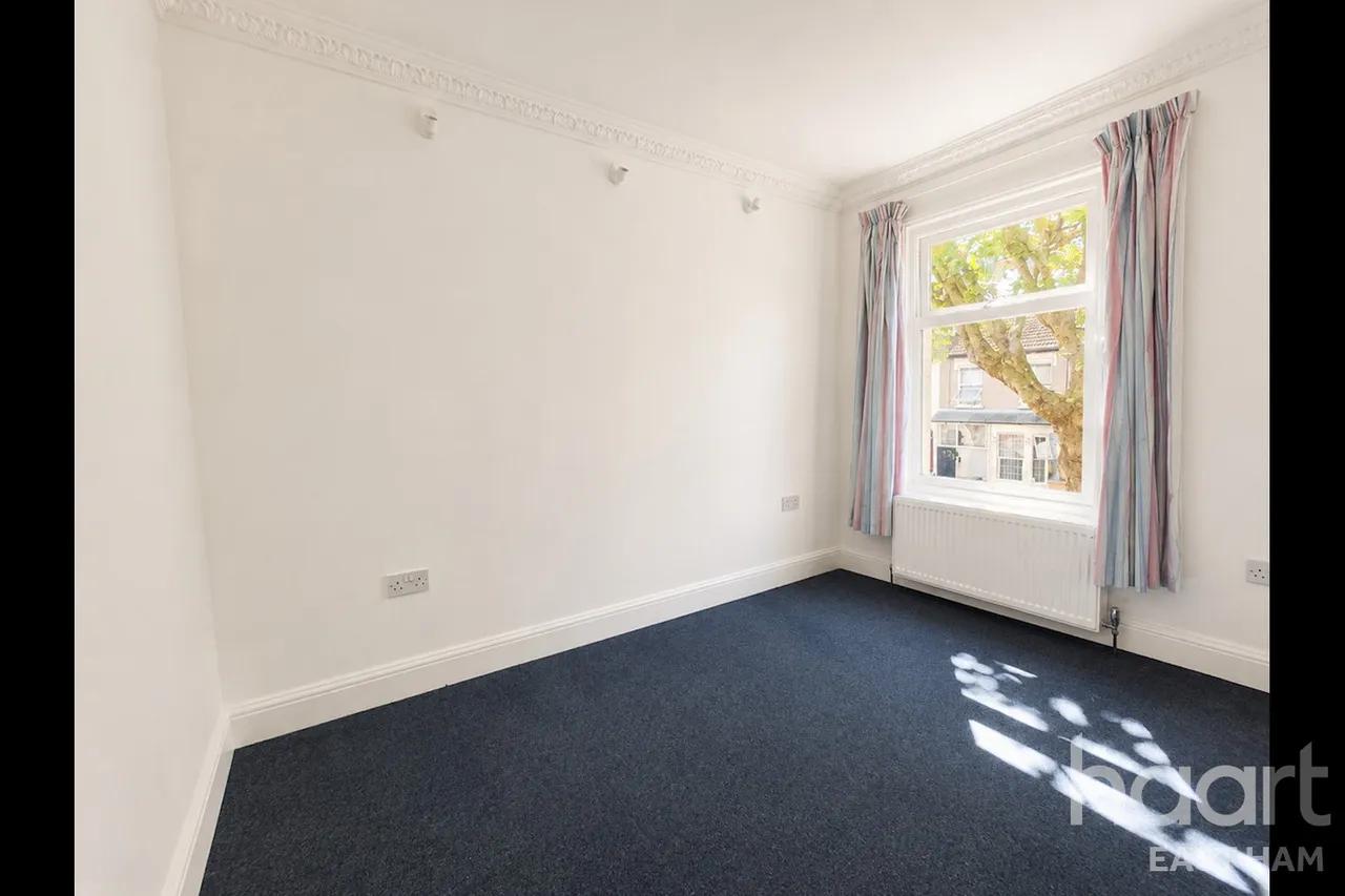 Benson Avenue, E6, photo 5