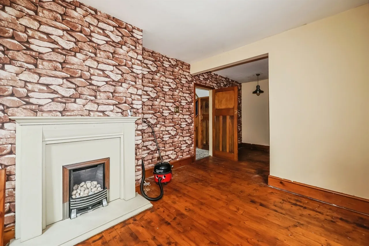 Longfield Lane, Ilkeston, DE7, photo 3